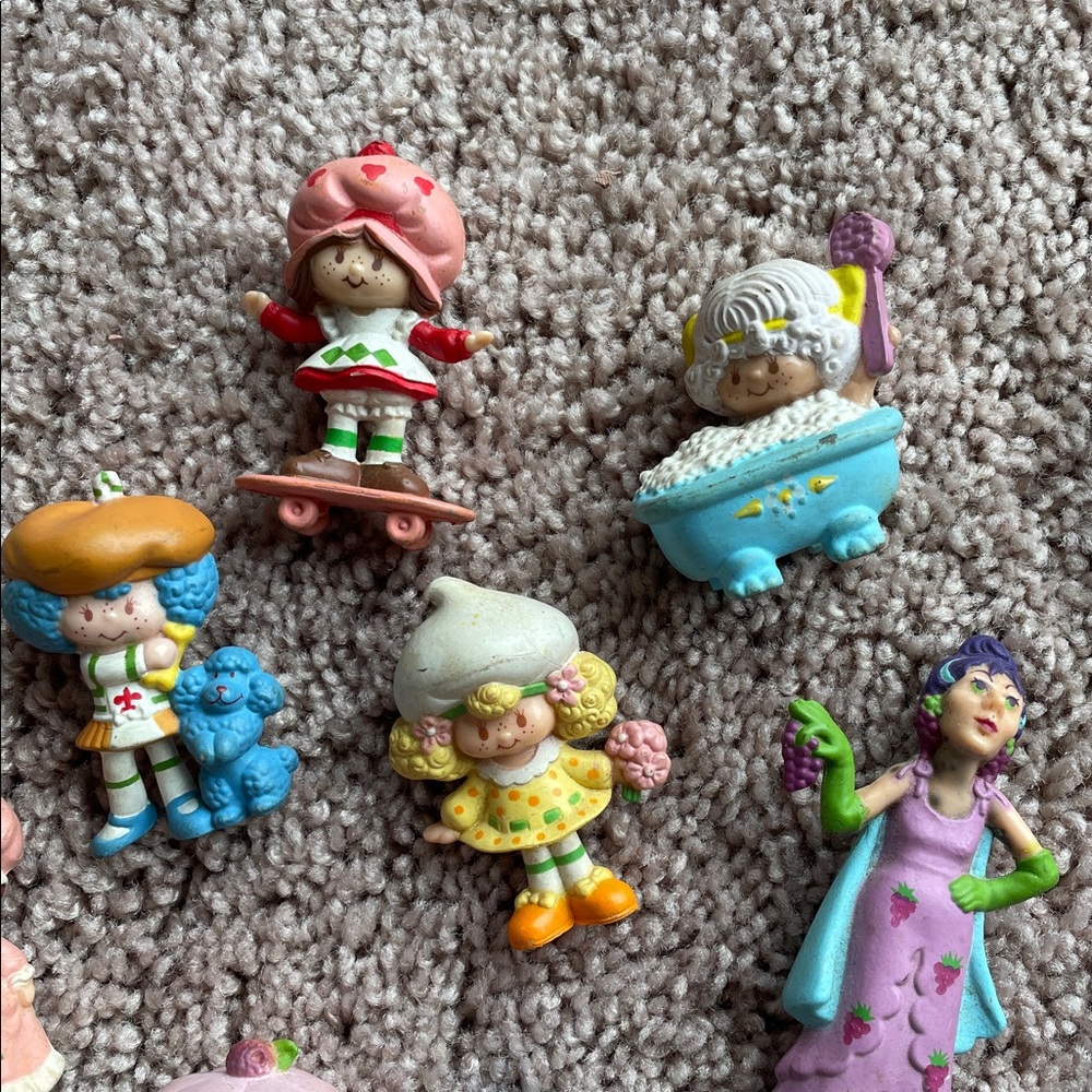 Strawberry Shortcake Cabinet & figures - Picture 13 of 14